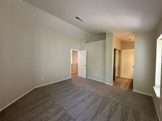 Building Photo - 2-Bedroom Home with Loft in Lakeridge Springs