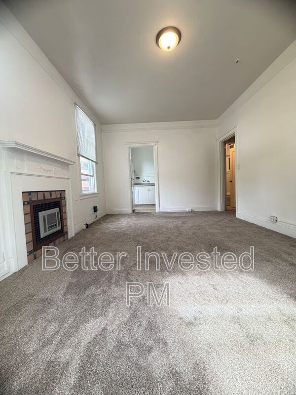 Building Photo - 526 B St