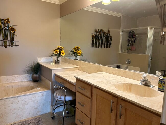 Building Photo - 10470 Pelican Dr