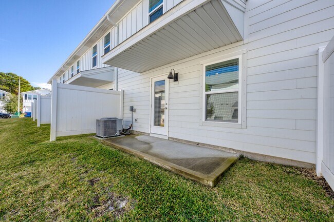 Building Photo - 15 Redbird Lp
