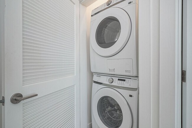 Building Photo - 2654 Coral St