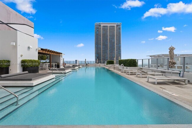 Building Photo - 1010 Brickell Ave