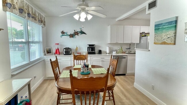 Building Photo - Available Mid October 2025 Fully Furnished...