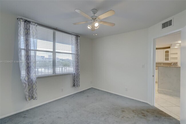 Building Photo - 4501 NE 21st Ave