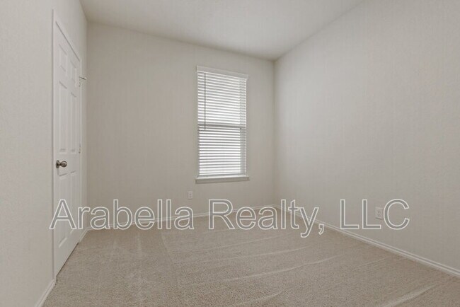 Building Photo - 440 Lynwood Gold