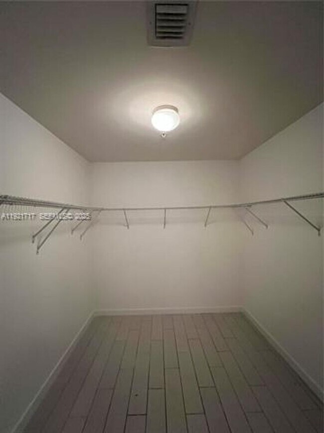 Building Photo - 999 SW 1st Ave