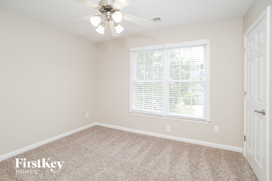 Building Photo - 522 S Fortune Way