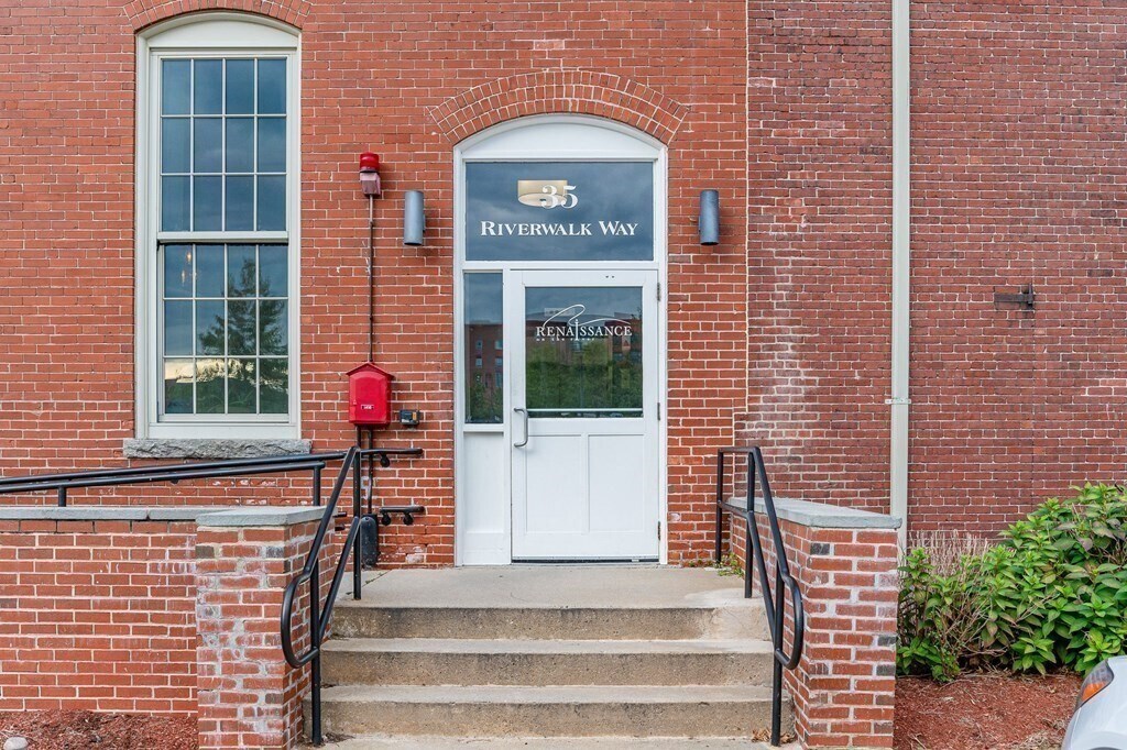 Building Photo - 35 Riverwalk Way