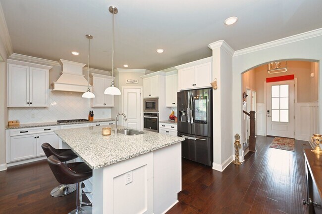 Building Photo - **2019-BUILT EXECUTIVE HOME IN A CUL-DE-SA...