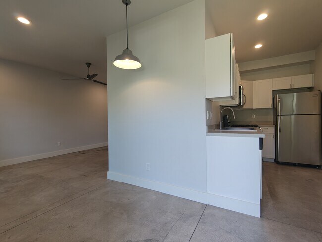 Building Photo - 600 Greenway Dr