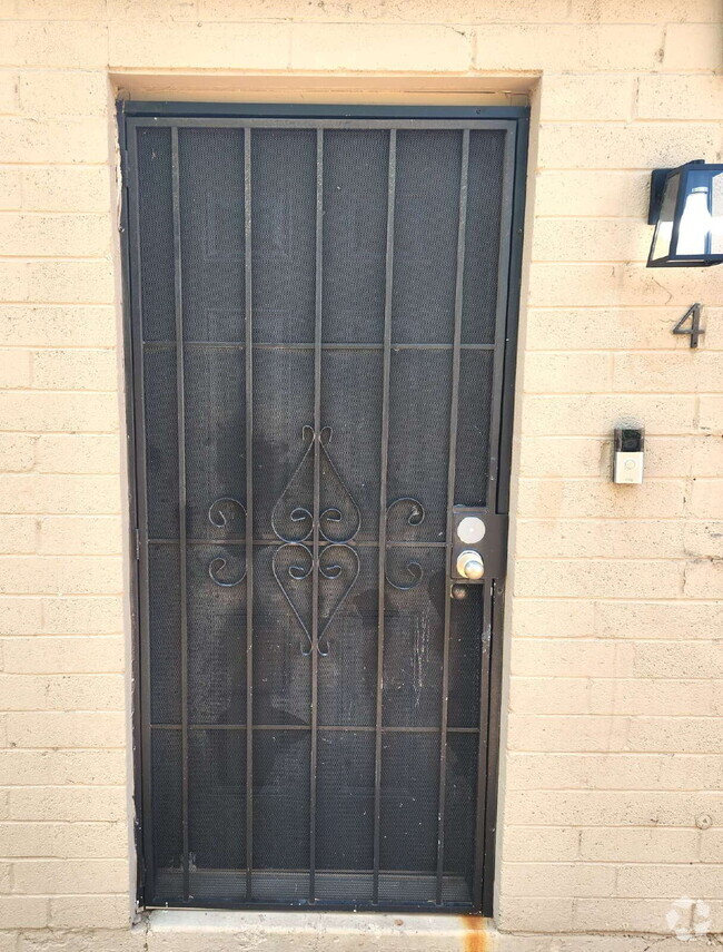 Building Photo - Charming 1BR in North Phoenix – Updated In...