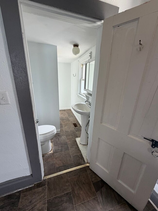 Building Photo - Quaint one bedroom Home!