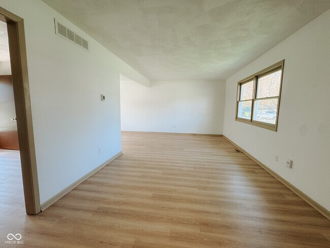 Building Photo - 439 Pleasantview Dr