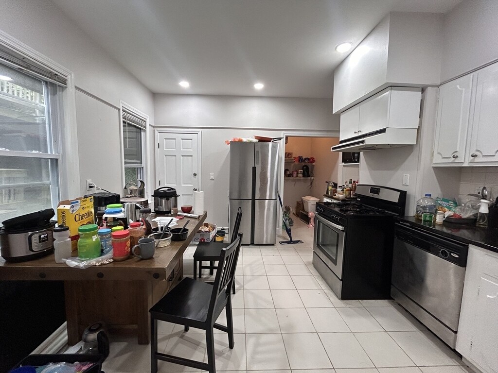 Building Photo - 26 Mystic St