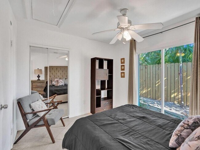 Building Photo - 4422 Sea Grape Dr
