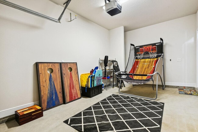 Building Photo - 7664 Shadow Lake Dr