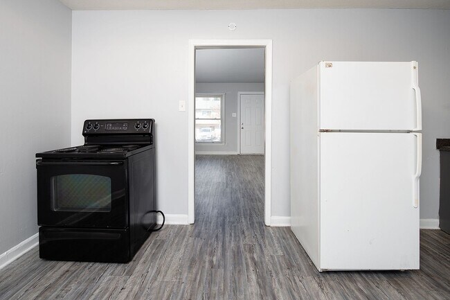 Building Photo - Spacious, affordable two bedroom townhouse in a great location in Charlotte!