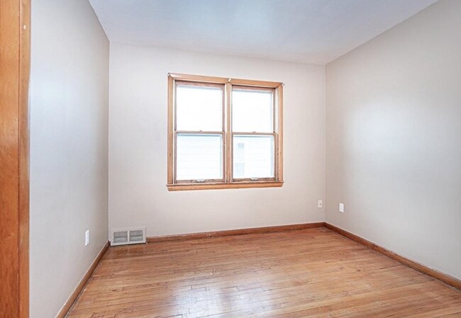 Building Photo - 4633 Warner Rd