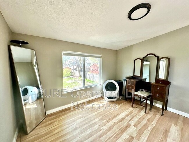 Building Photo - 5011 Miami St