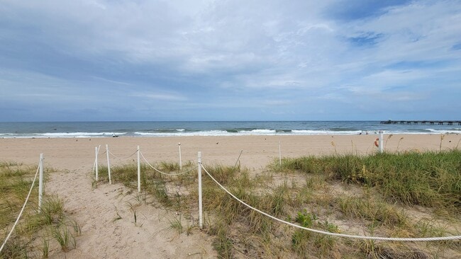 Building Photo - Luxury Apartment Right On The Beach In Lauderdale By The Sea!!! Seasonal rental