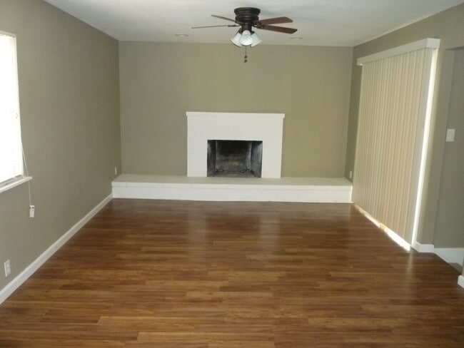 Building Photo - Concord! Dana Estates 3 bedroom 2 bathroom...