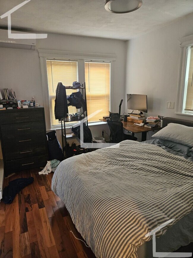 Building Photo - Mid Cambridge 3 bed 2 bath Stunner! for 9/...
