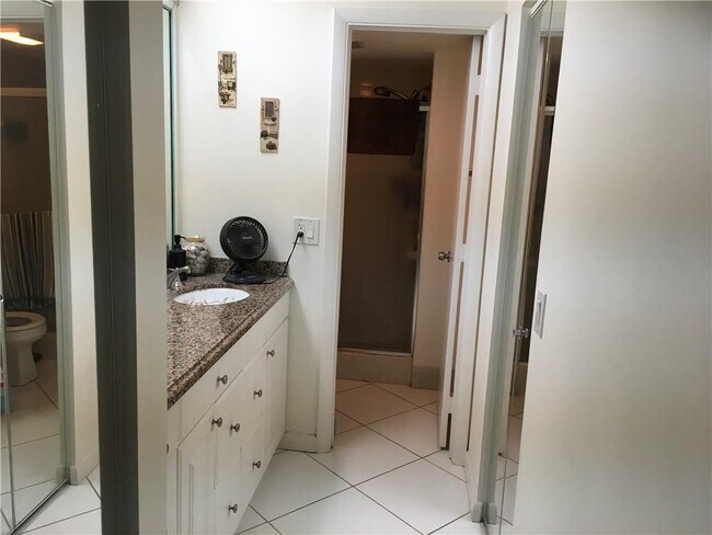 Building Photo - 2059 SW 15th St