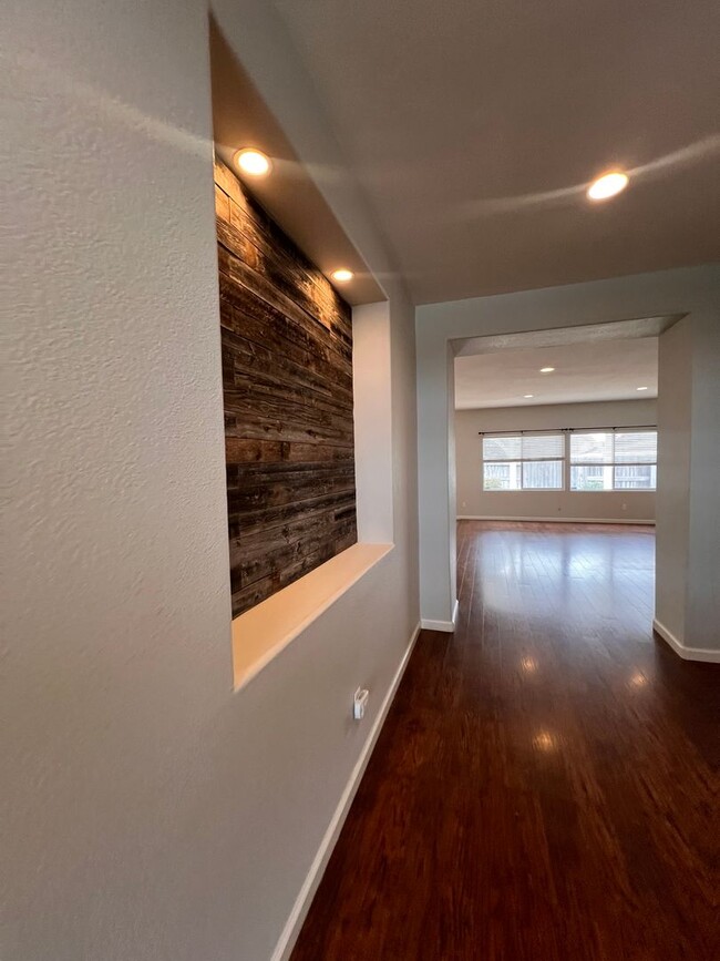 Building Photo - Super Cute 3 bedroom 2 bathroom single sto...