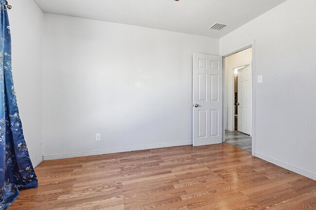 Building Photo - $2,030.95 - 3 Bedrooms, 1 Bathroom, Single Family Home in Aurora with fenced Yard!