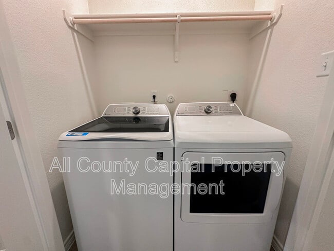 Building Photo - 8905 Ash Rd