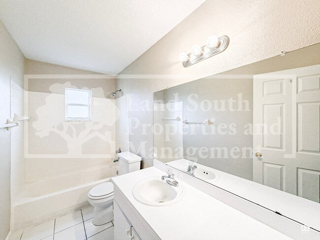 Building Photo - 683 Jessanda Cir