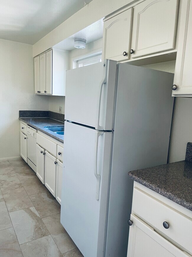kitchen - 617 S Shelton St