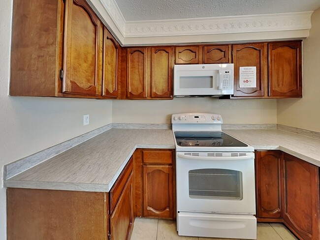 Building Photo - 2855 Pilgrims Point Dr