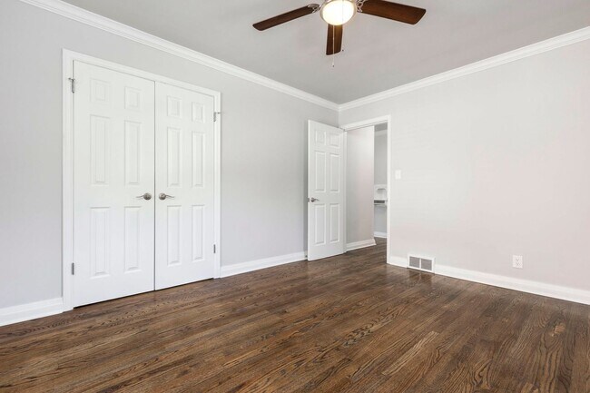 Building Photo - 1166 Castlevale Dr