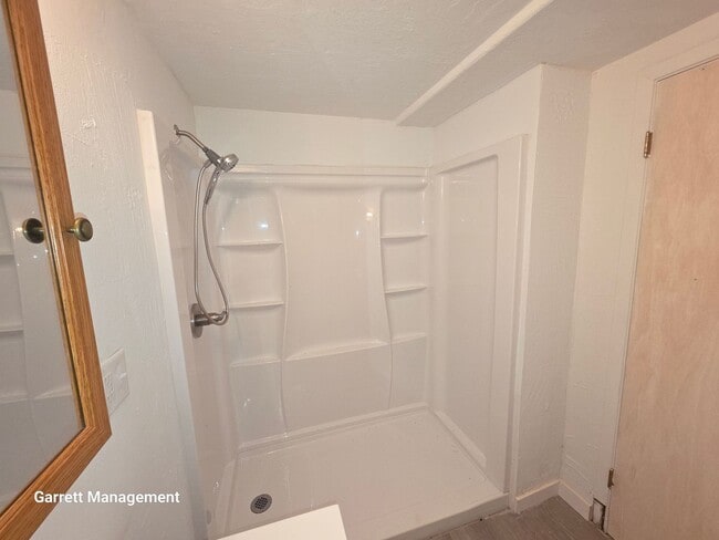 Building Photo - 126 Iroquois Dr