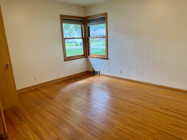 Building Photo - 5732 Zenith Ave S