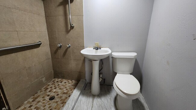 Building Photo - 301 Soria Dr