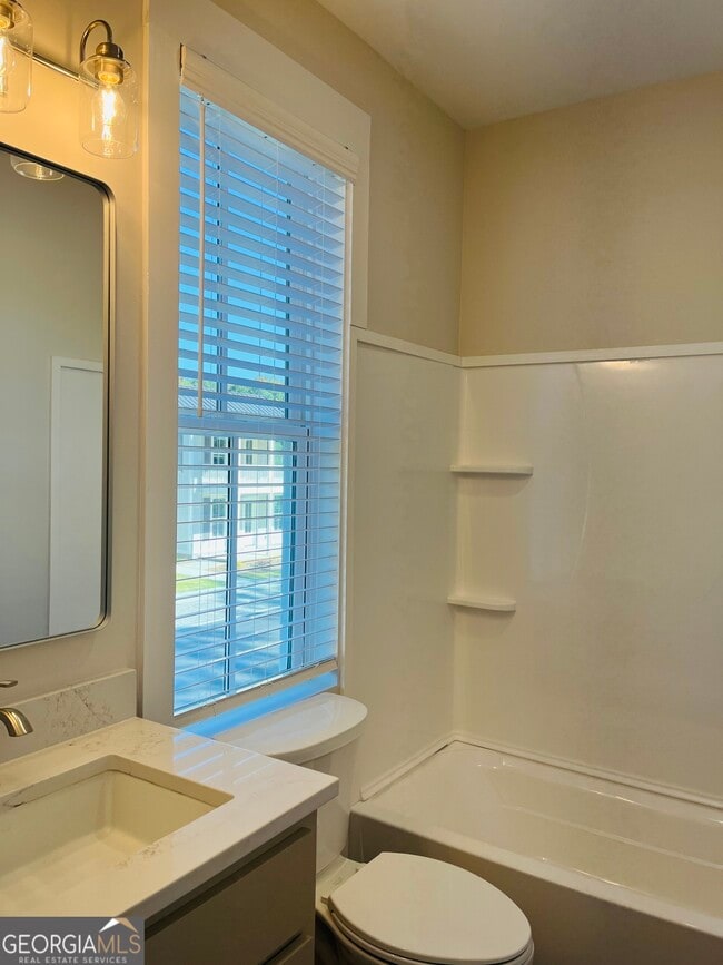 Building Photo - 100 Gardenia Ln