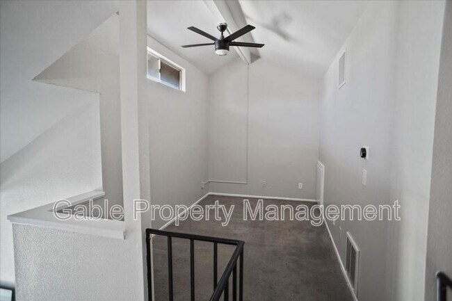 Building Photo - 26921 Flo Ln