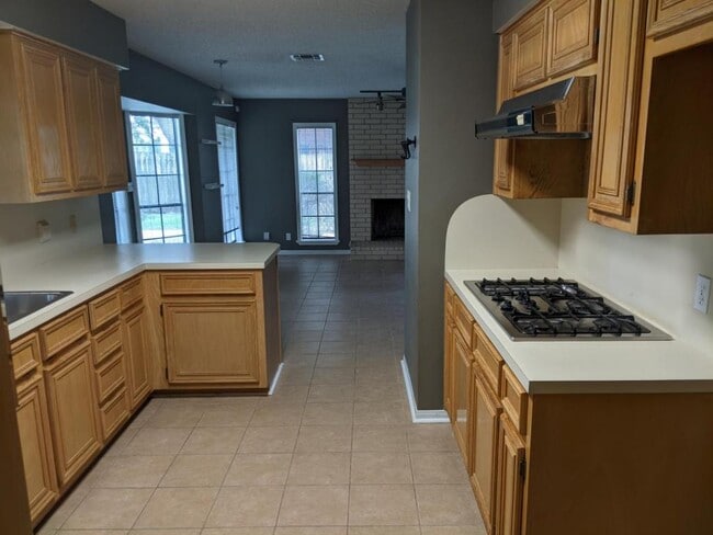 Building Photo - 418 Charleston Dr