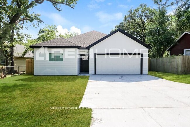 Primary Photo - 3200 Chippewa Trail