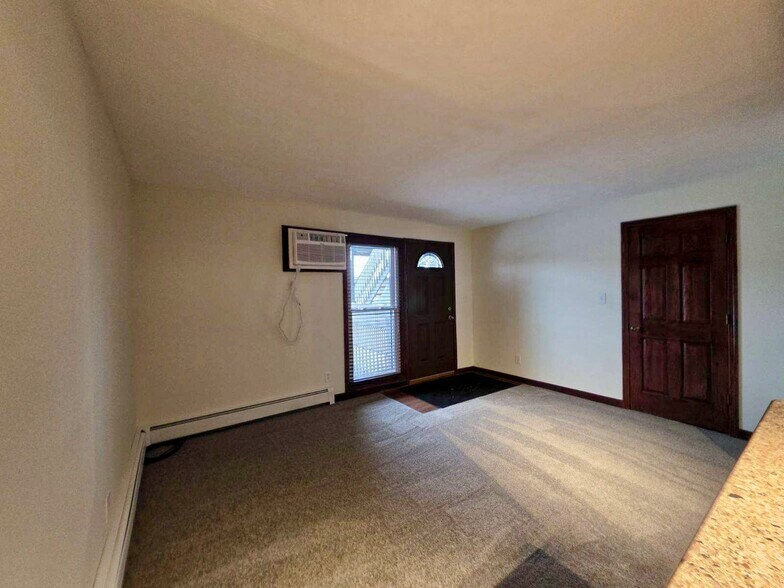 Building Photo - 1605 Treetop Trl