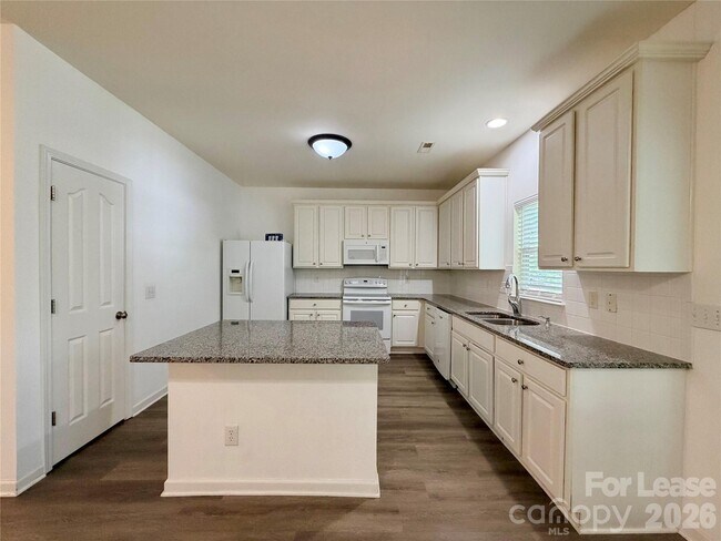 Building Photo - 10968 Princeton Village Dr