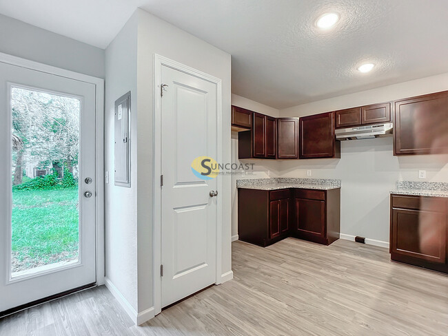Building Photo - 1236 Pangola Dr