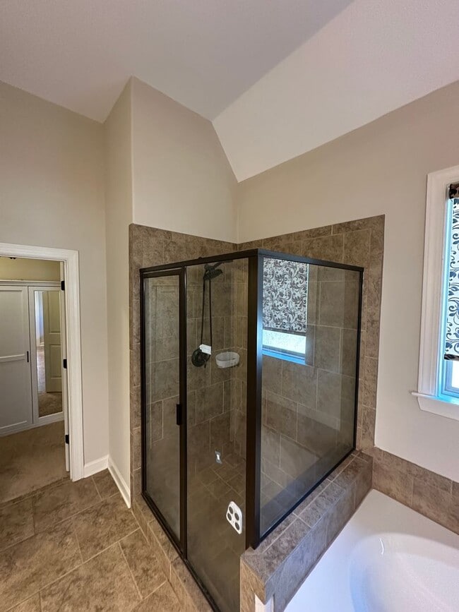 Building Photo - 4 BR/3 BA in exclusive Montrose Subdivision in Olive Branch!