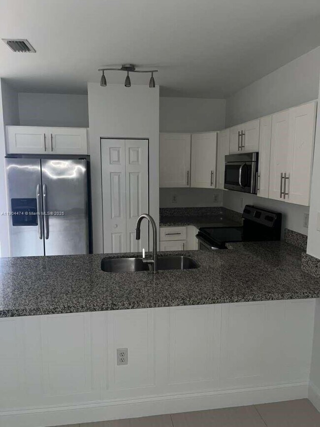 Building Photo - 5067 SE Mariner Garden Cir