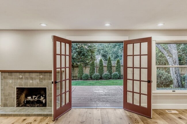 Building Photo - 3bd/2ba Woodinville Home