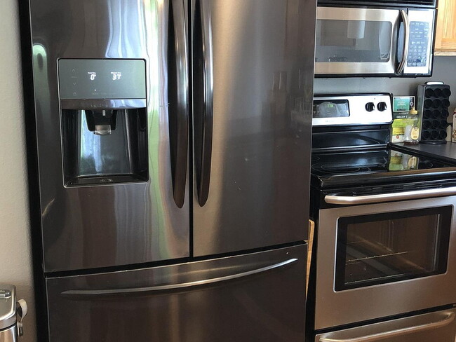 Building Photo - 3-Bed, 2-Bath Retreat in Scenic Eagle River, AK!"