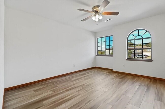 Building Photo - 2915 E Sterling Ct