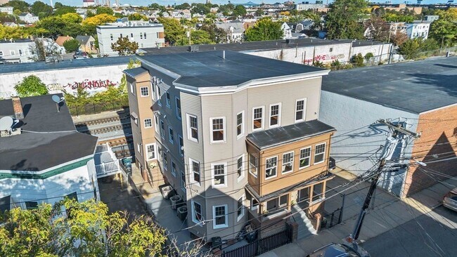 Building Photo - 16 Alston St